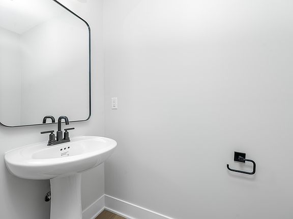 5th image of 908 Indiana Ave #11