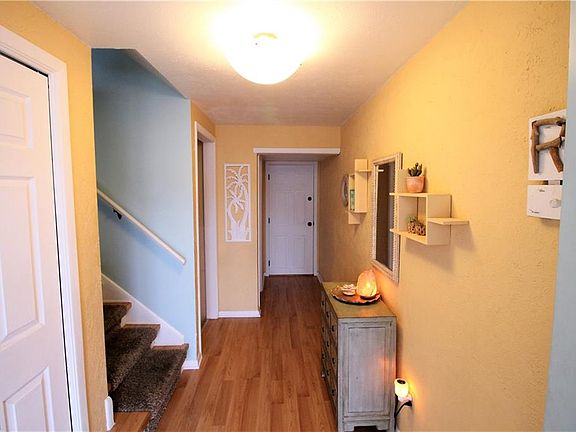 2nd image of 429 Pickwick Ln