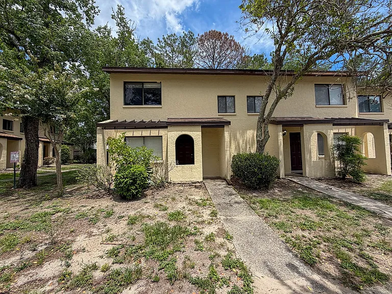 2735 SW 35th Pl #201 — Photo 24