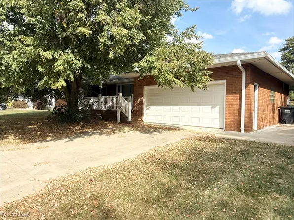 2493 Frostwood Dr, Youngstown, OH 44515