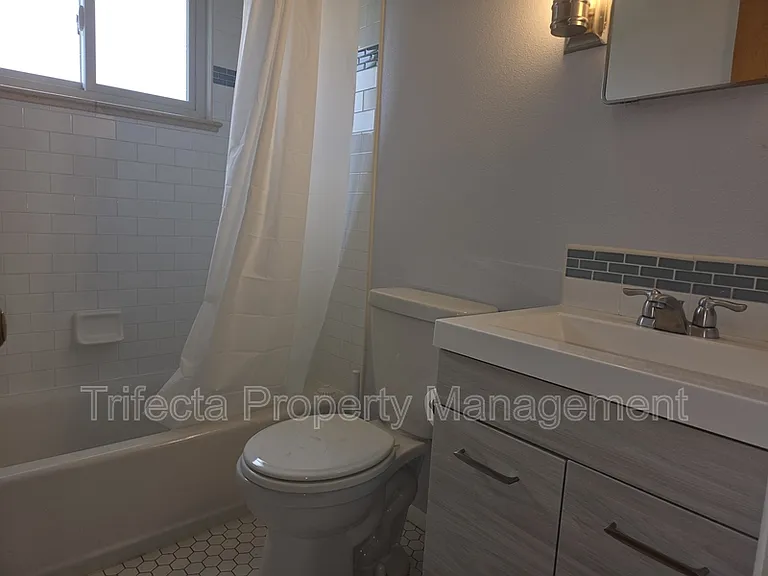 630 N Taft Hill Rd — Photo 20