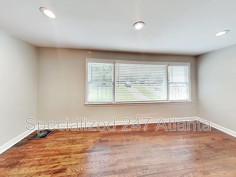 3 bed, 2.0 bath, 1933 sqft, $1,795 — Photo 4