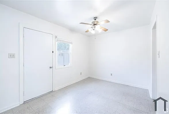 390 Hercules Ct #390 — Photo 8