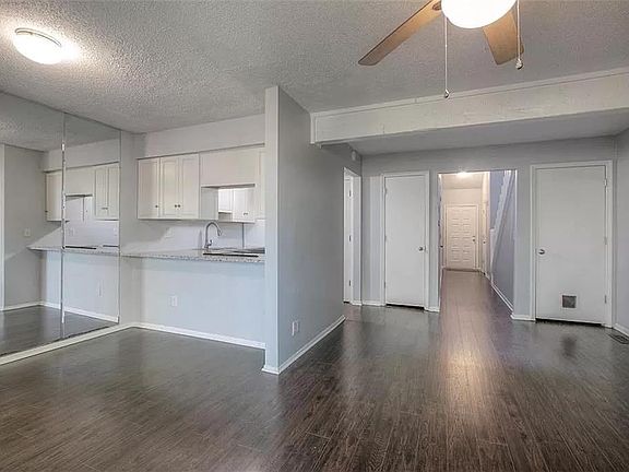 4th image of 1922 W Lawrence Ct