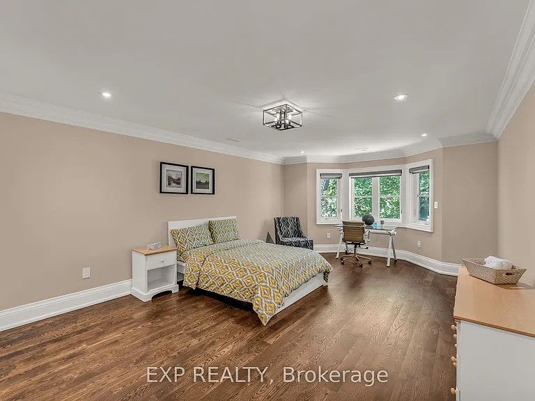 606 Lakeshore Rd W — Photo 30