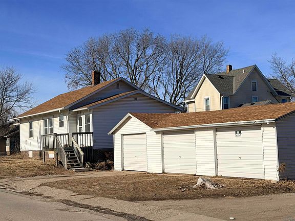 2nd image of 823 Lake Ave