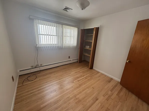 248 Columbia Avenue image 6 of 9