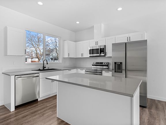4th image of 2414 E Everett Ave
