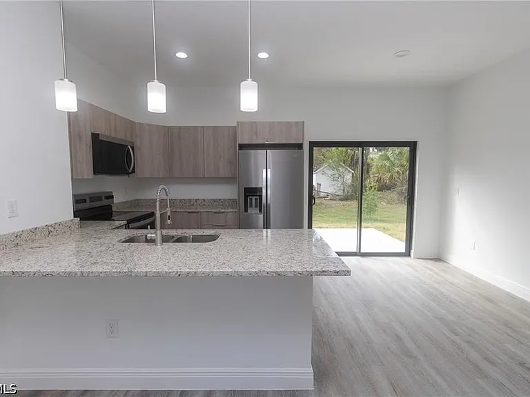 1476 Rugby Ln — Photo 5