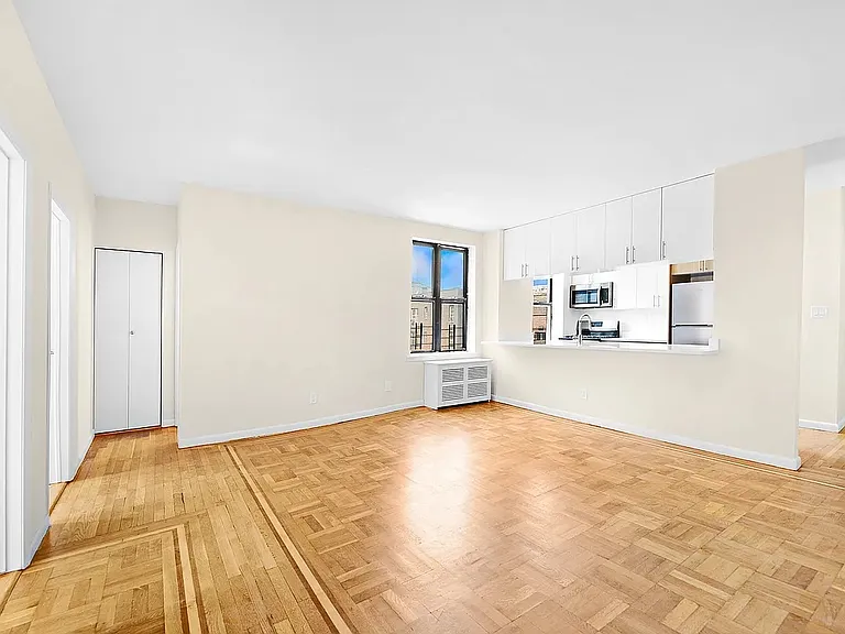 225 E 202nd St #2A — Photo 3