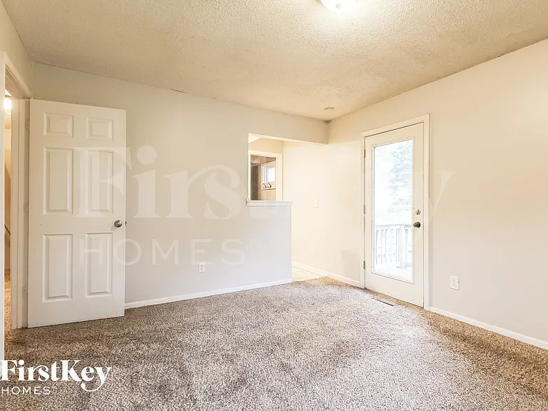 7939 N Campbell St — Photo 6