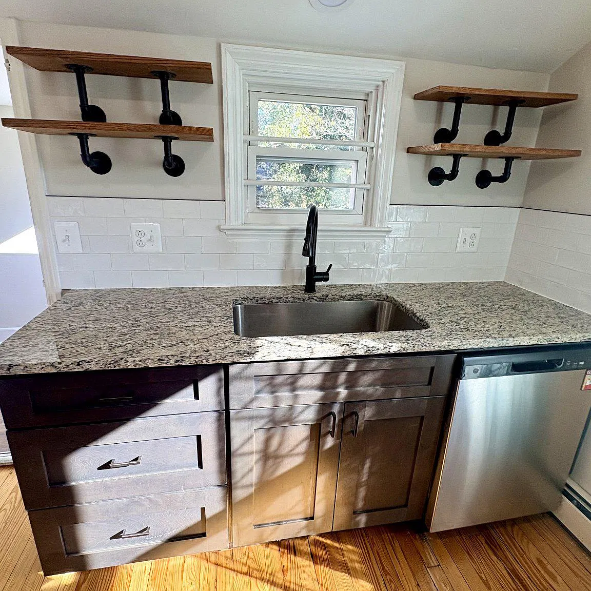 2 bed, 1.0 bath, 1664 sqft, $1,550 — Photo 3