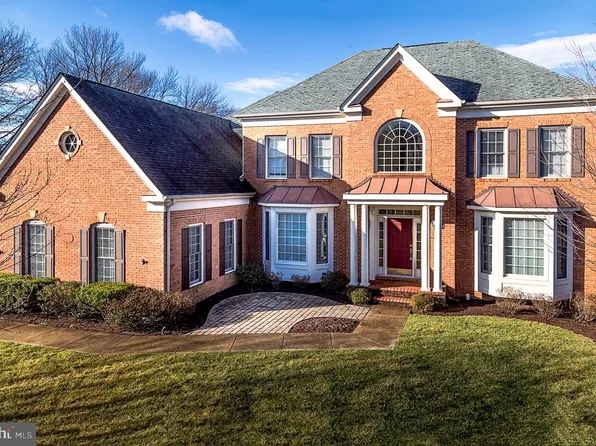 2702 Robaleed Way, Herndon, VA 20171