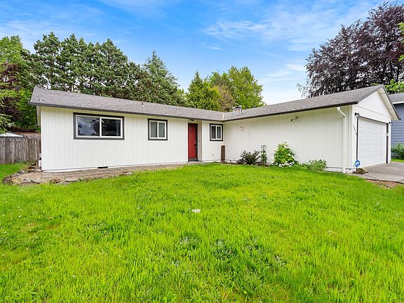 3rd image of 1378 NE Centurion Dr