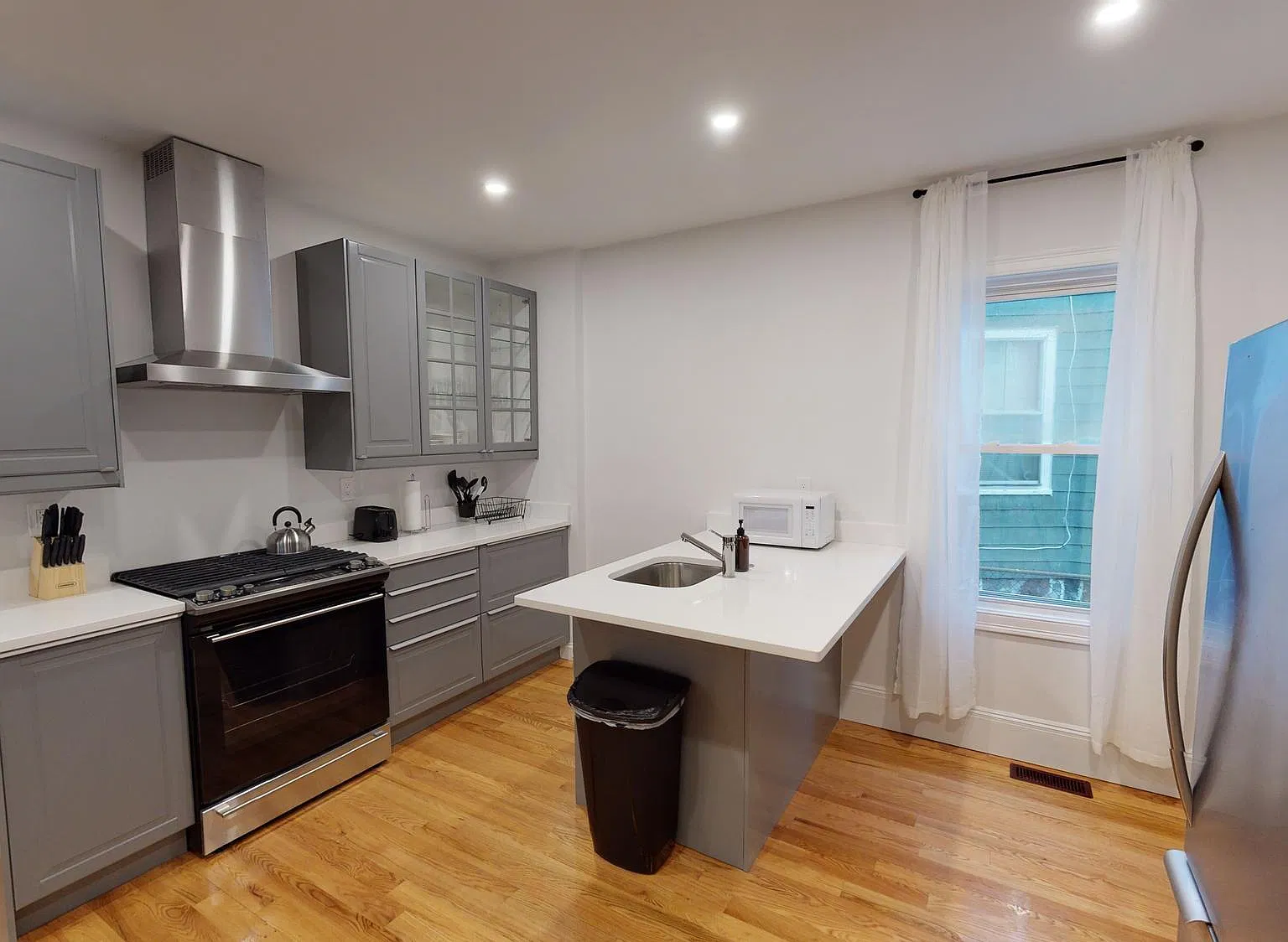 4 bed, $4,200 — Photo 4
