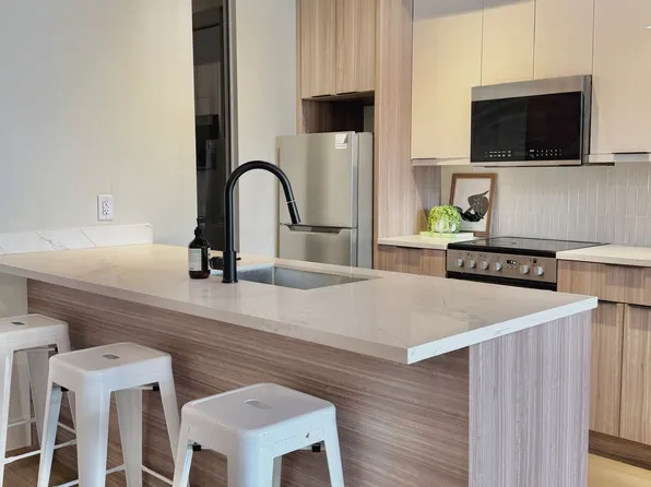 24 Augusta St #205, Hamilton, ON L8N 1R2