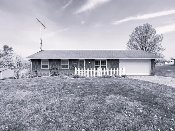24886 Sherman St, Homeworth, OH 44634