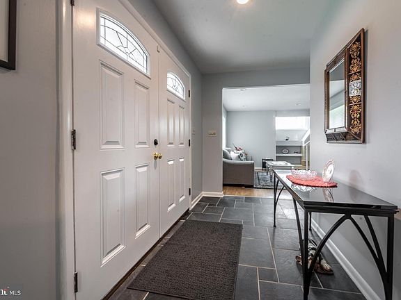 4th image of 1 Elm Hollow Ct
