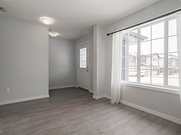 4th image of 20 Augustine Cres #31