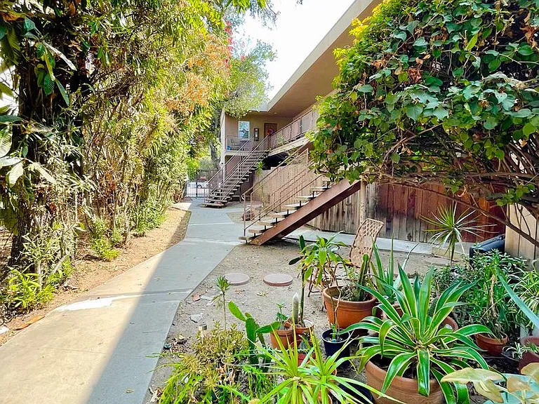 405 N Marengo Ave — Photo 5