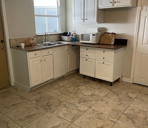 3rd image of 206 W Linebaugh Ave #I