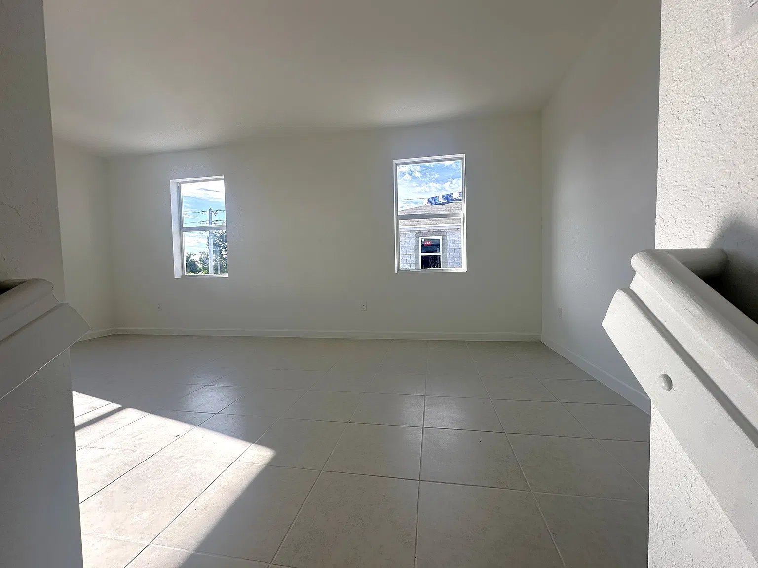 Brand-New 3 Bed / 2 Bath Home in Vivant, Homestead. Move-in Ready! — Photo 4