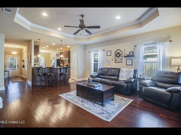 13736 Fieldcrest Way — Photo 3