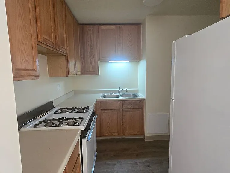 Mulford Park Apartments — Photo 15