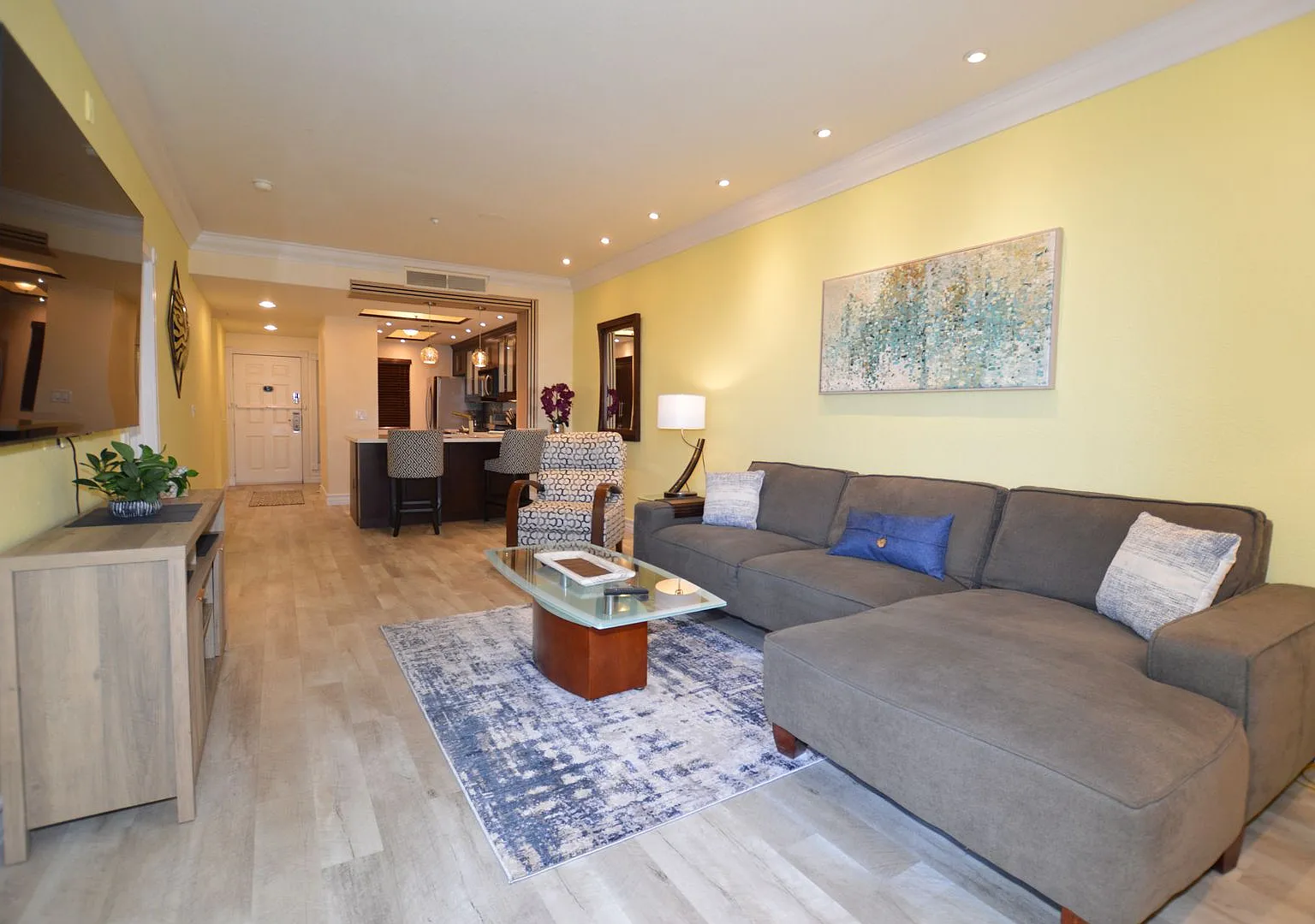 Stunning 2 Bath| 2 Bedroom Luxury Condo with Modern Upgrades — Photo 1