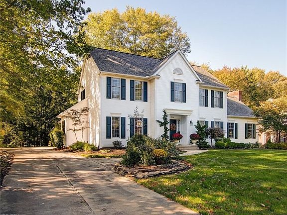 3rd image of 5854 Heritage Ct