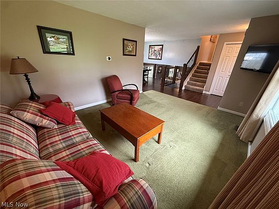 3rd image of 3135 Circleview Dr NW
