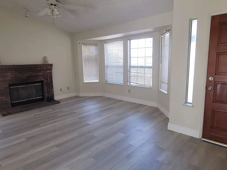 8005 Cold Creek Ct — Photo 3