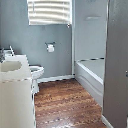3rd image of 2225 Noble St