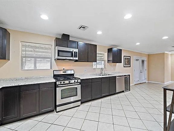 5th image of 2621 Pickerton Dr
