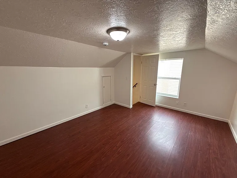 926 SE Uglow Ave #2 — Photo 16