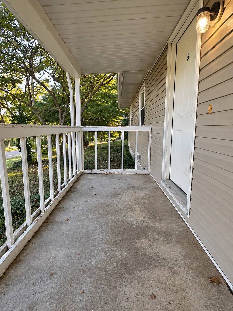 Beautiful 3-Bedroom Nixa Home with Large Backyard & Deck! — Photo 3