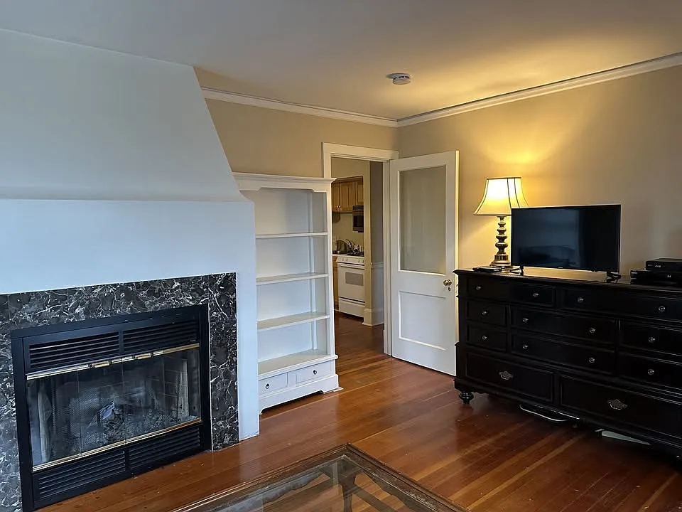 2 bed, 1200 sqft, $2,350 — Photo 4