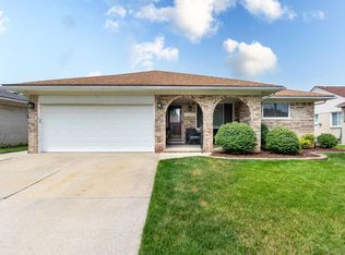 35827 Rainbow Dr, Sterling Heights, MI