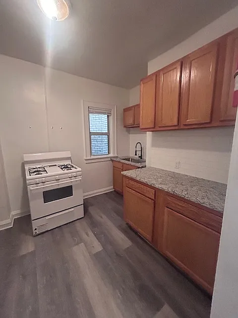 2 bed, 1.0 bath, $995 — Photo 4