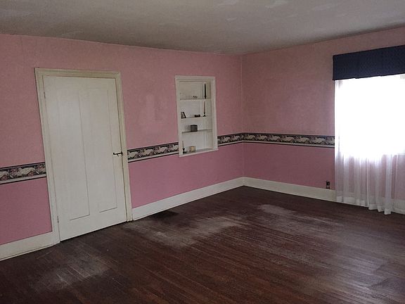 5th image of 133 W Church St