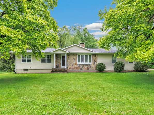 20 North Meadowridge Drive, Shelton, CT 06484