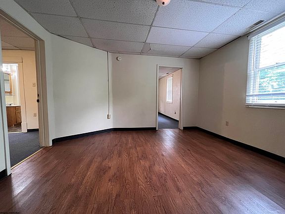 5th image of 437 Baird St