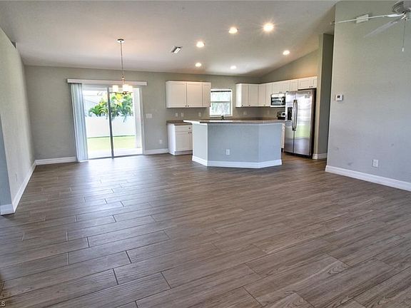 4th image of 921 NW 6th Ave