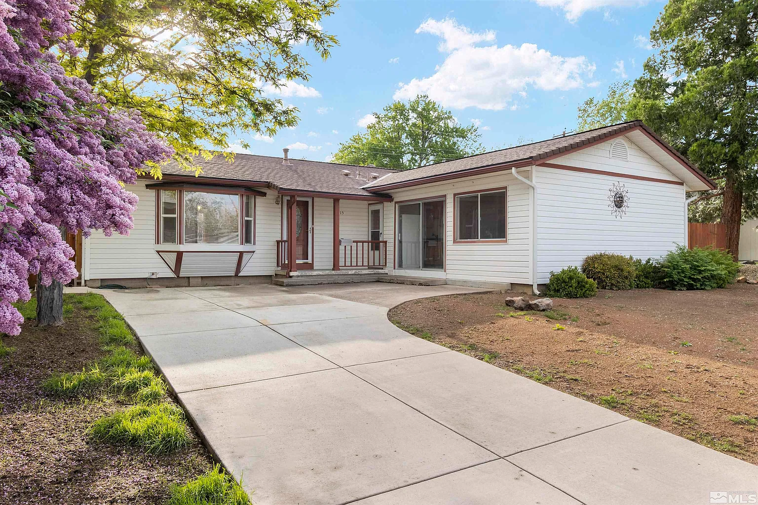 1415 Bridgewood Ln photo 1