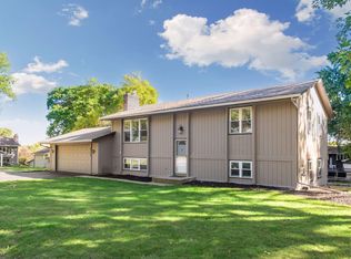 8113 Dakota Ln, Chanhassen, MN 55317