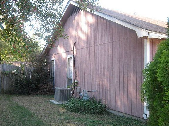 3rd image of 2371 Bluebird Dr