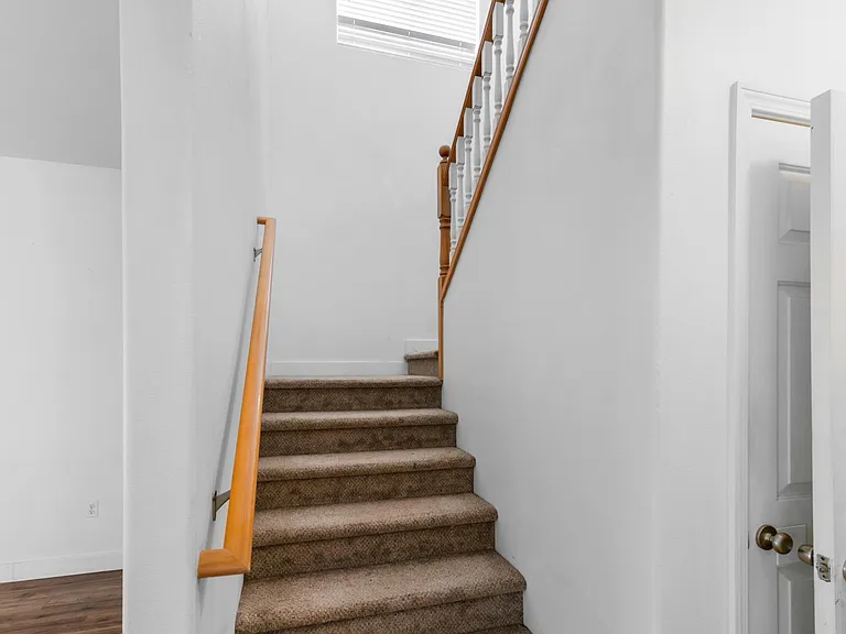 315 S 34th Pl — Photo 23