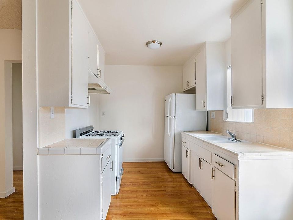 2nd image of 14766 Delano St APT 2