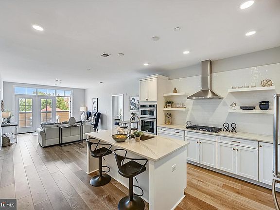 3rd image of 141 West St #402