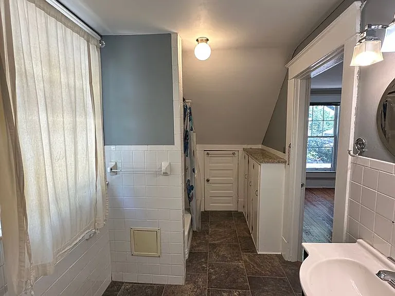 1884 Vinton Ave — Photo 23